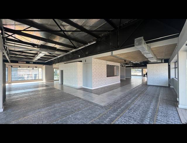 767M² SHOWROOM TO LET IN KRAMERVILLE